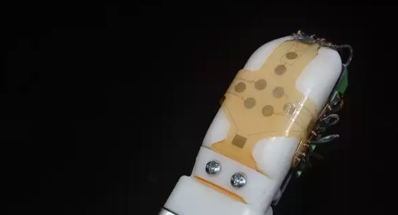 Flexible ‘skin’ should make robots feel better